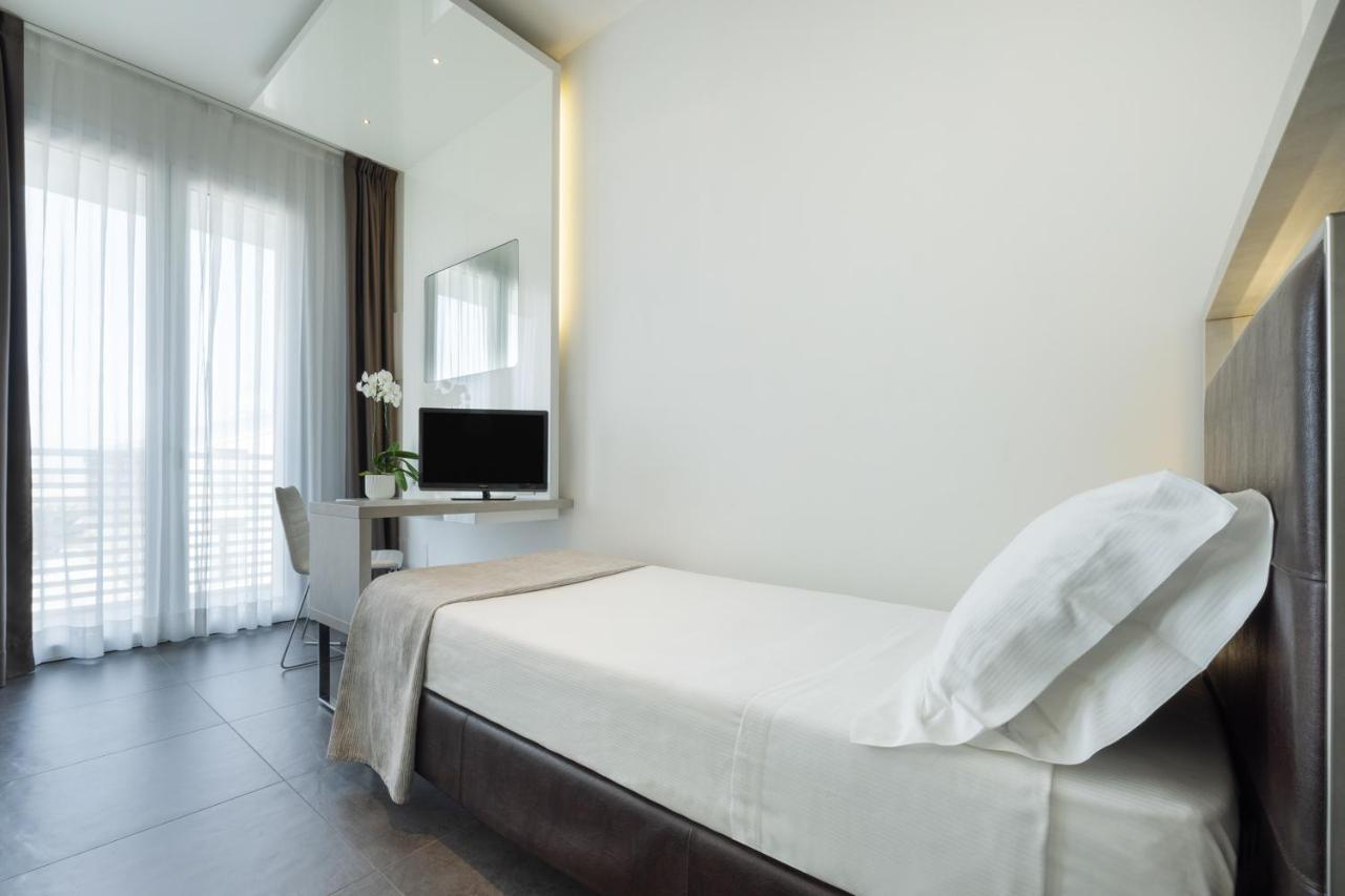 Baldinini Hotel Римини Экстерьер фото
